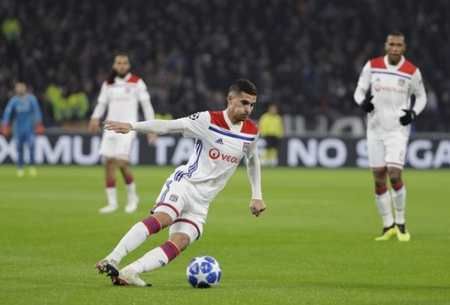 是背后默默 是背后默默