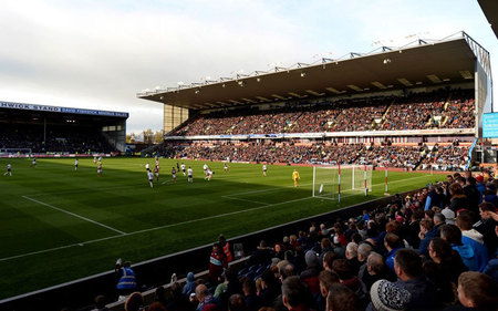 背后折射出 背后折射出